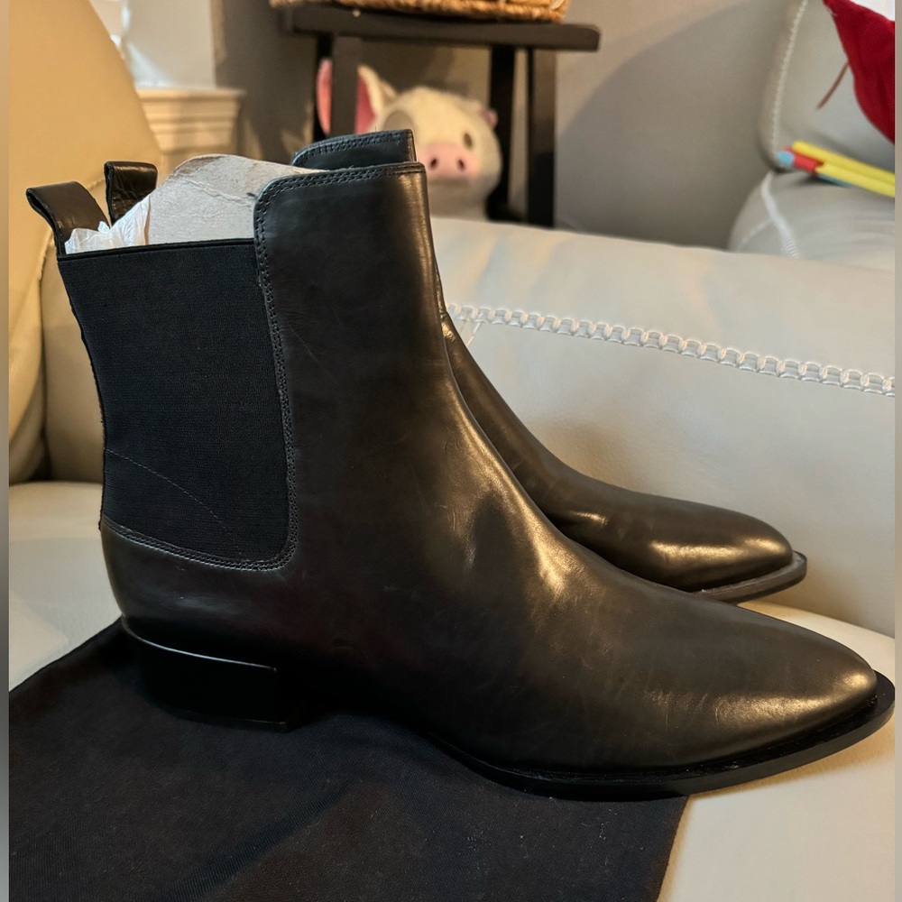 Vince. Vero Cuoio Leather Chelsea Style Boots
